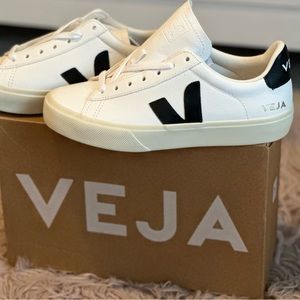 Veja Campo Chromefree Leather White & Black. US7/EUR38